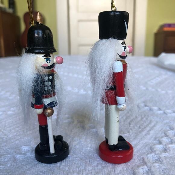 Vintage Wooden Hand Painted Toy Soldier Ornaments Set Of Two Nutcracker 4" - Picture 5 of 8